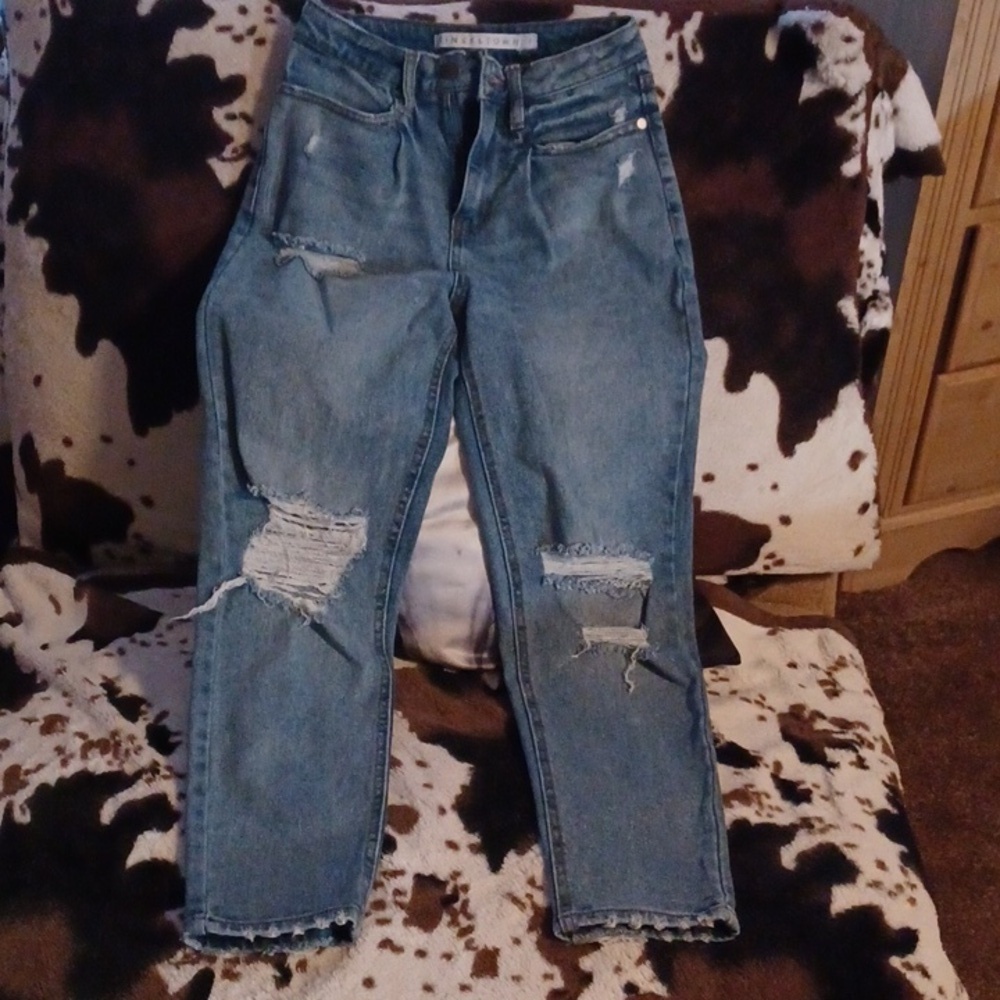TINSELTOWN, DISTRESSED JEANS, SIZE 1 SEE MEASUREMENTS BELOW.
